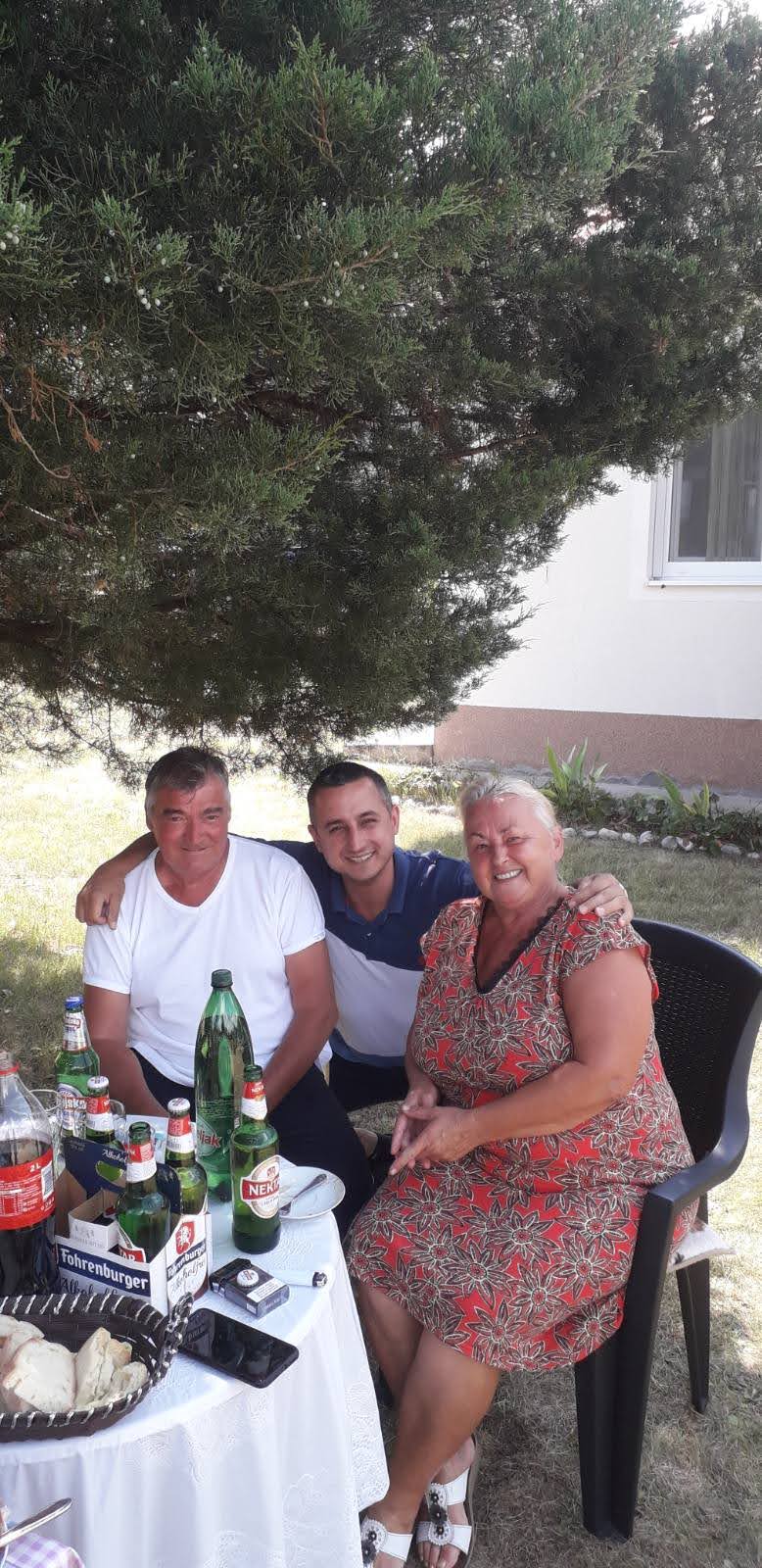 Za stolom — Šajkovići